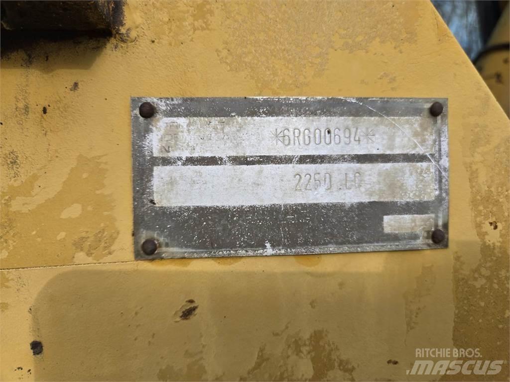CAT 225D Paletli ekskavatörler