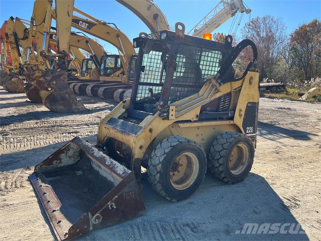 CAT 228 Skid steer loderler