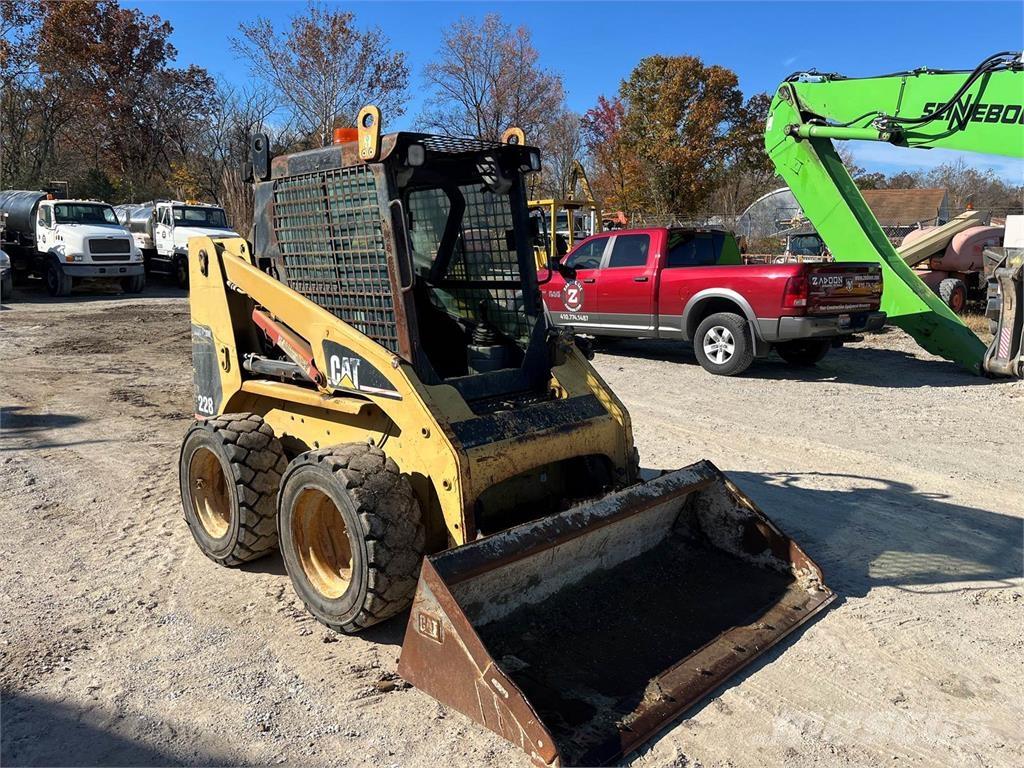 CAT 228 Skid steer loderler