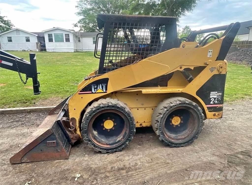 CAT 242 Skid steer loderler