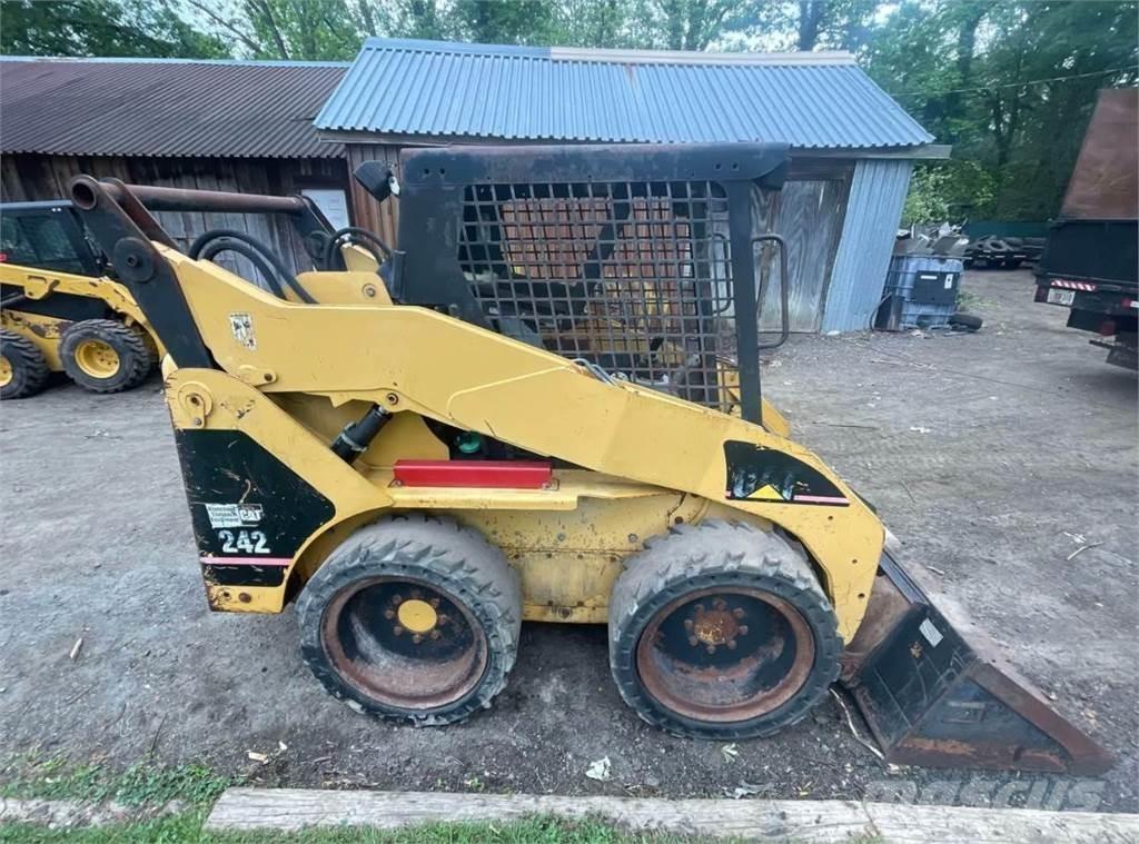 CAT 242 Skid steer loderler