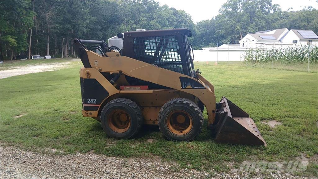 CAT 242 Skid steer loderler