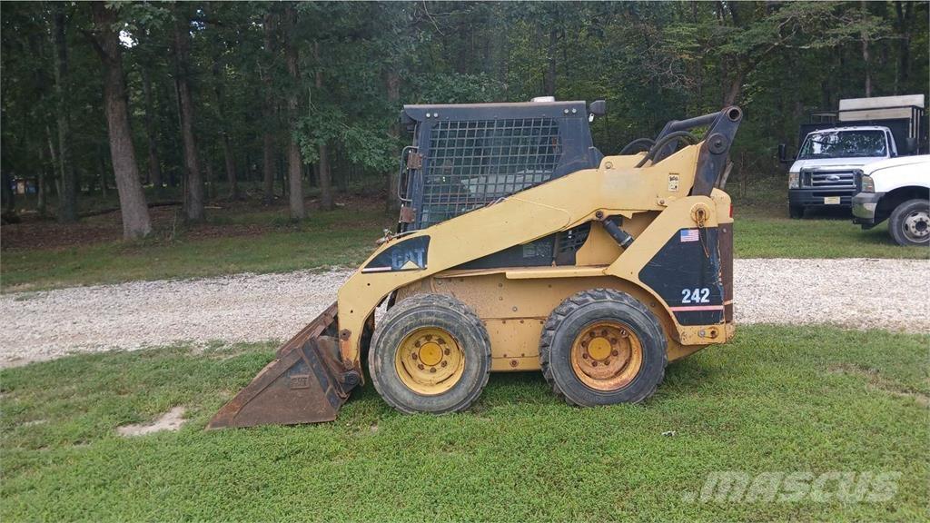 CAT 242 Skid steer loderler