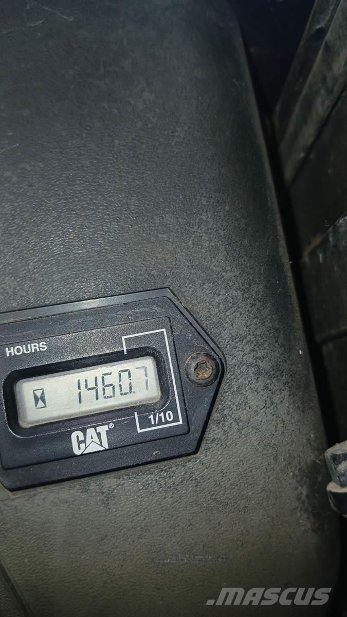 CAT 242 Skid steer loderler