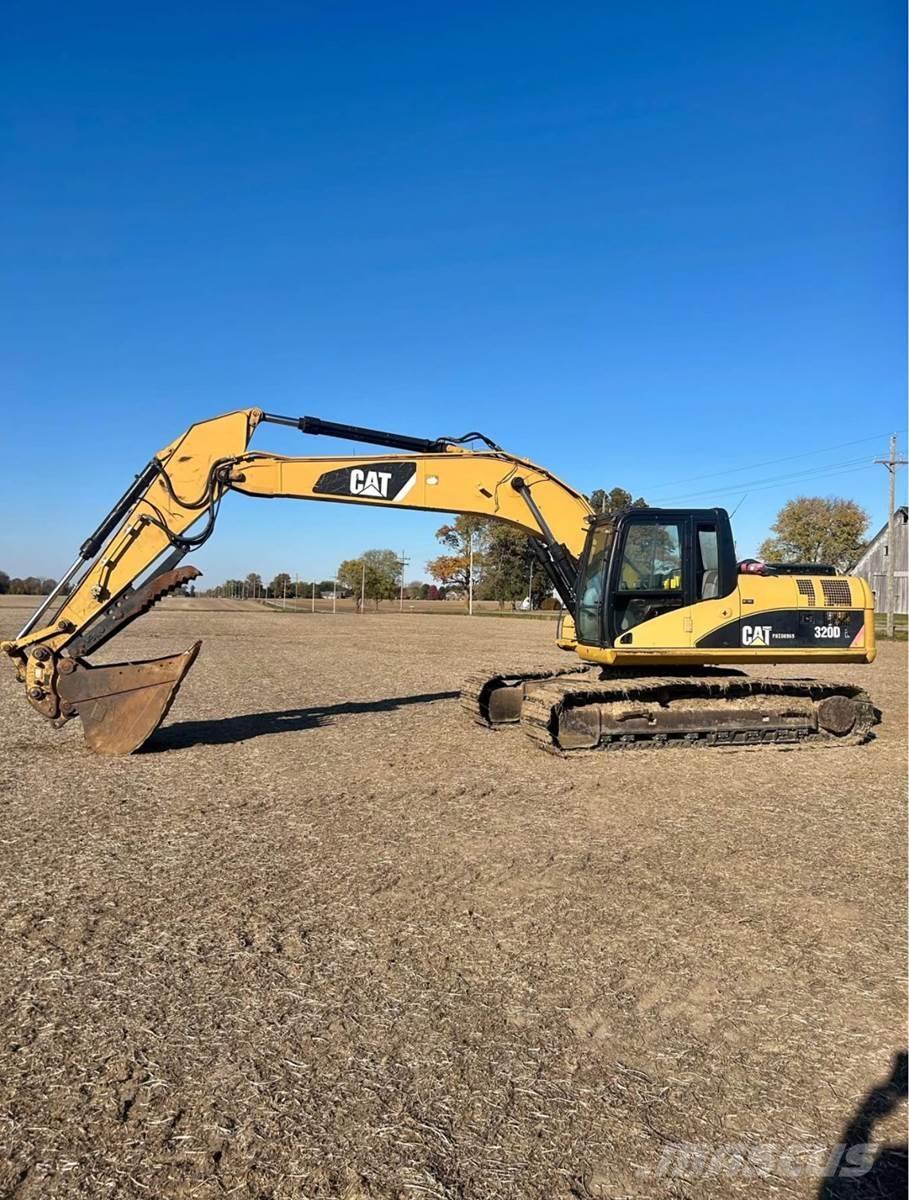 CAT 320DL Paletli ekskavatörler