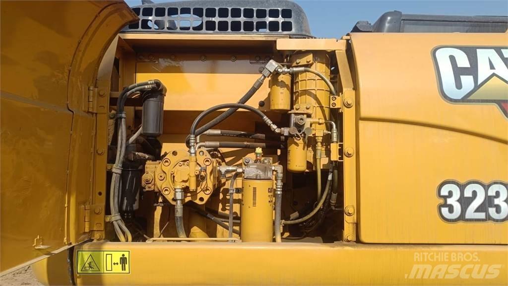 CAT 323D3 Paletli ekskavatörler
