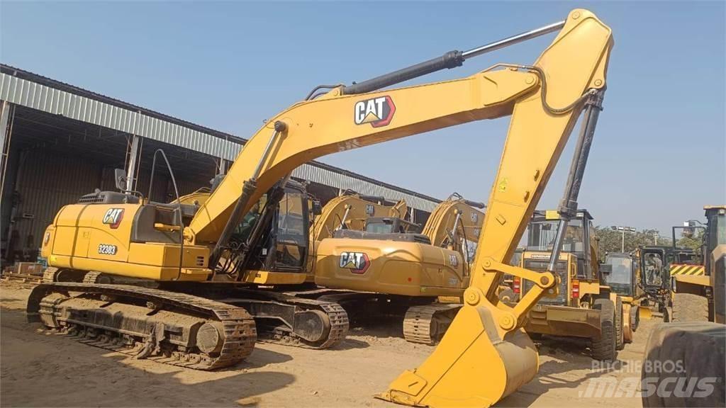 CAT 323D3 Paletli ekskavatörler