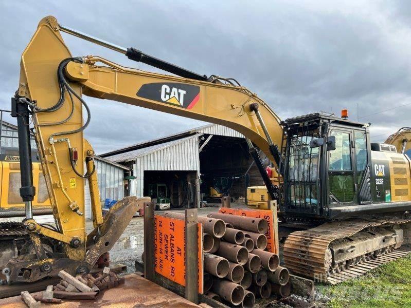 CAT 323FL Paletli ekskavatörler