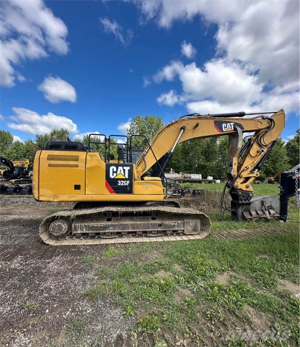 CAT 326FL Paletli ekskavatörler