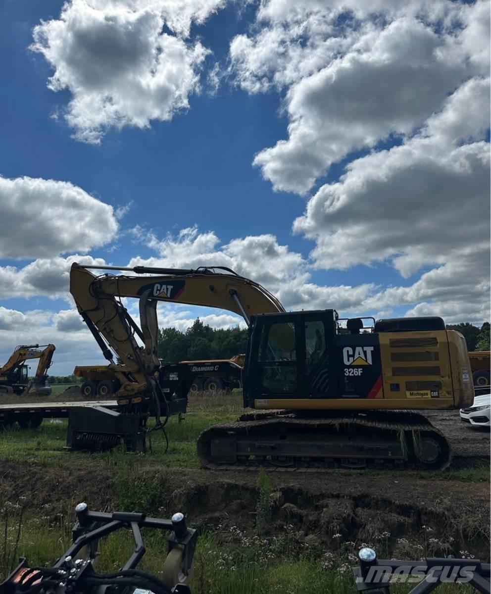 CAT 326FL Paletli ekskavatörler
