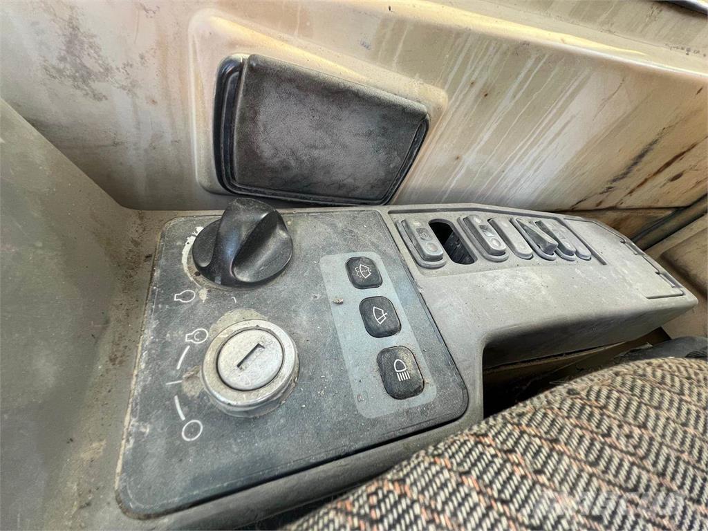 CAT 330BL Paletli ekskavatörler