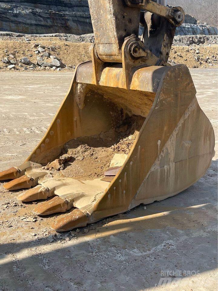 CAT 374DL Paletli ekskavatörler