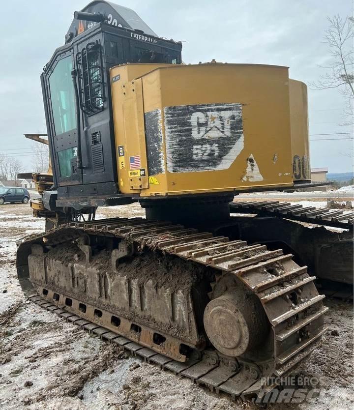 CAT 521 Ağaç kesici istifleyiciler