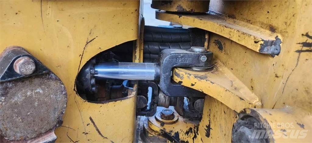 CAT 553C Ağaç kesici istifleyiciler