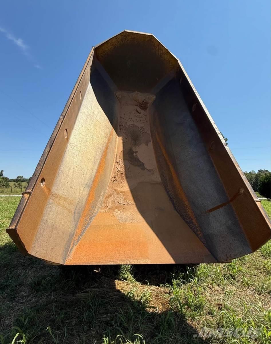 CAT 725 Belden kirma kaya kamyonu