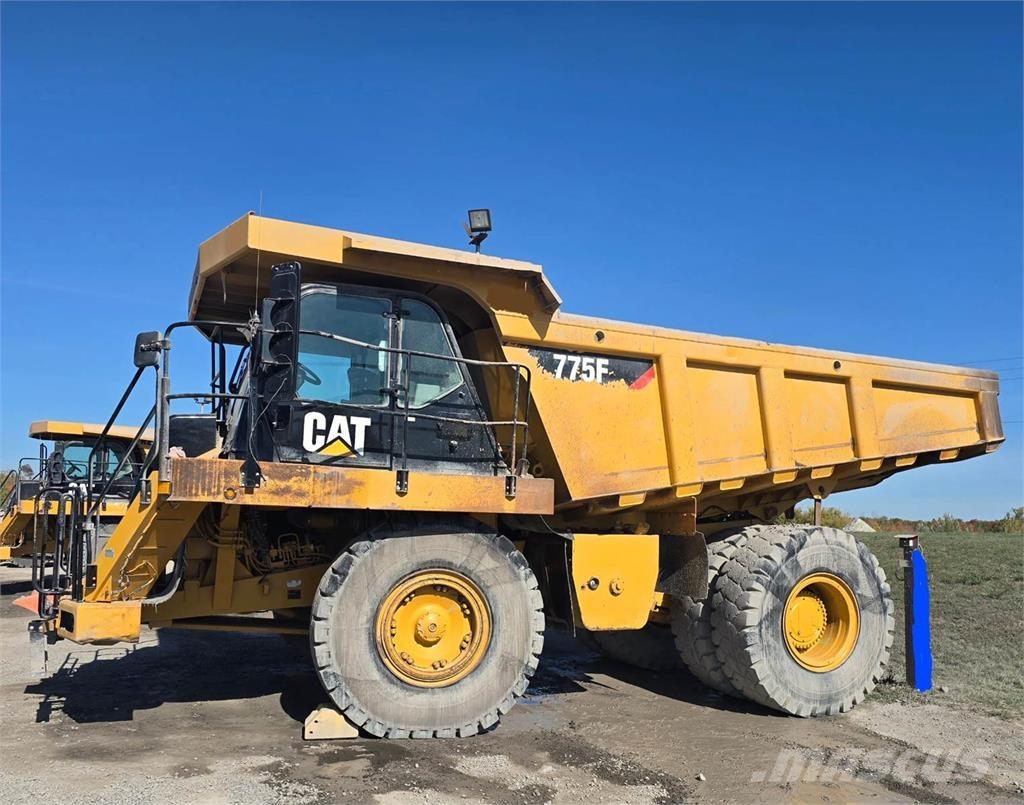CAT 775F Belden kirma kaya kamyonu
