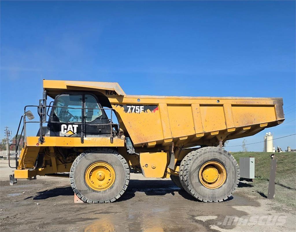 CAT 775F Belden kirma kaya kamyonu
