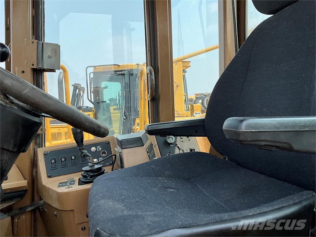 CAT 815F Zemin sıkıştırma makineleri