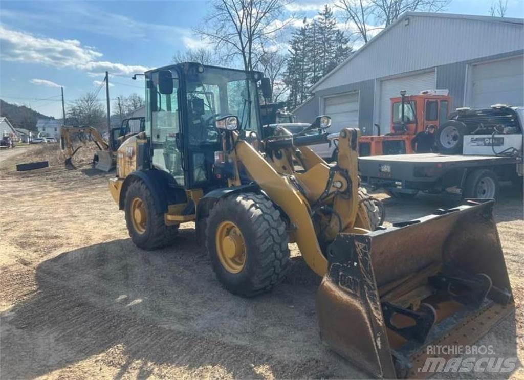 CAT 906M Tekerlekli yükleyiciler