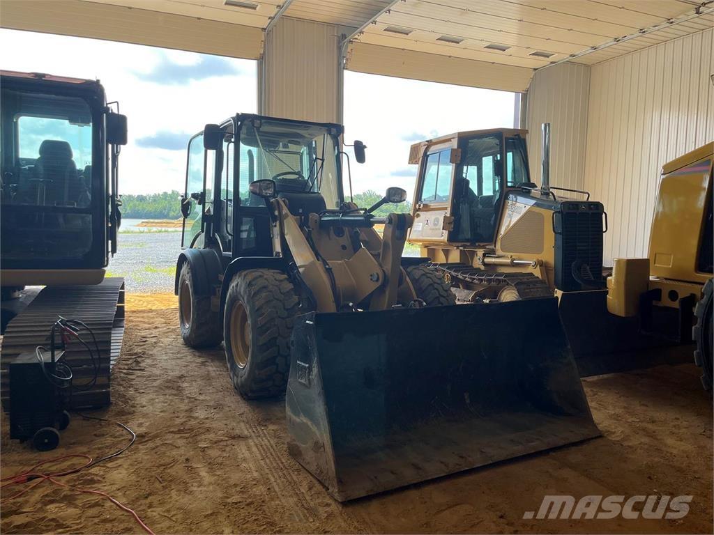 CAT 908M Tekerlekli yükleyiciler