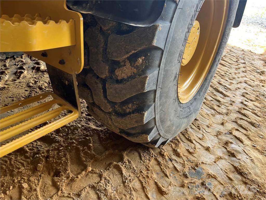 CAT 908M Tekerlekli yükleyiciler