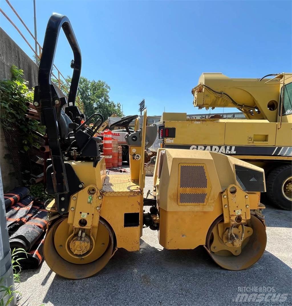 CAT CB22 Tek tamburlu silindirler