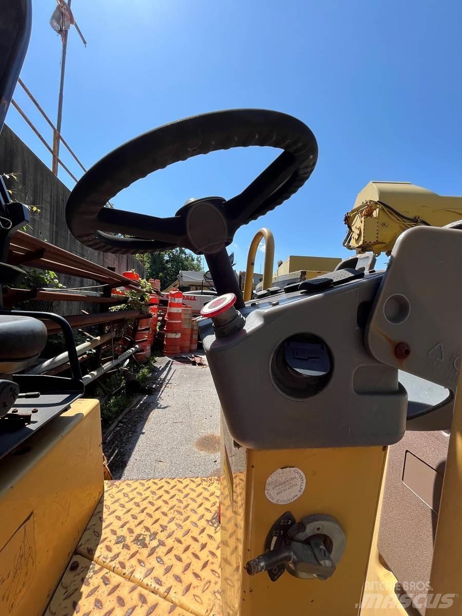 CAT CB22 Tek tamburlu silindirler