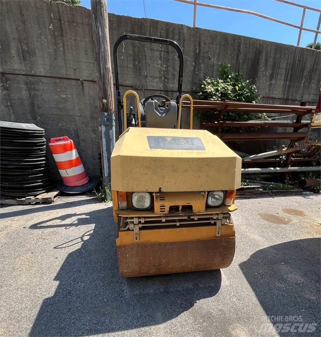 CAT CB22 Tek tamburlu silindirler