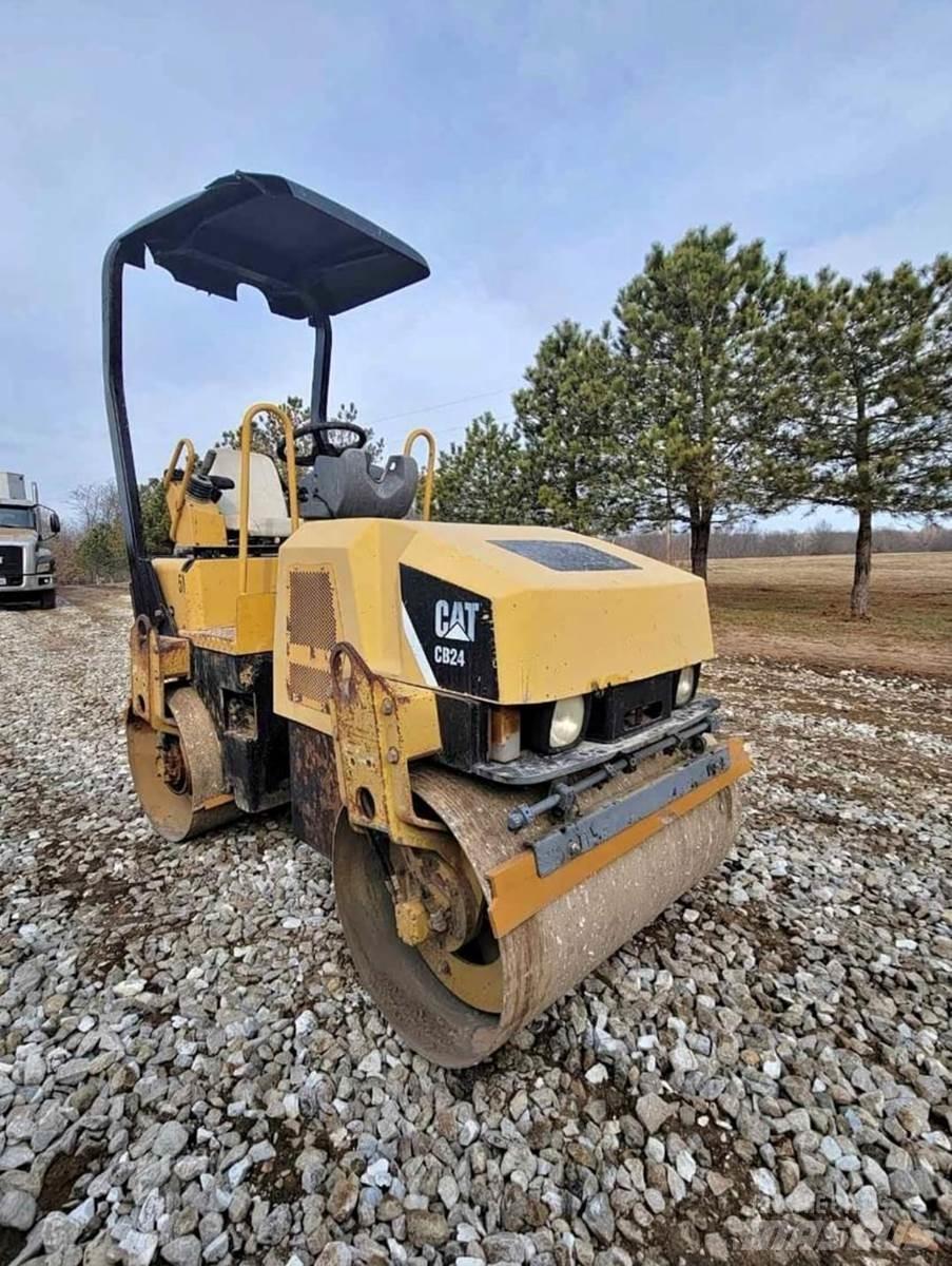 CAT CB24 Tek tamburlu silindirler