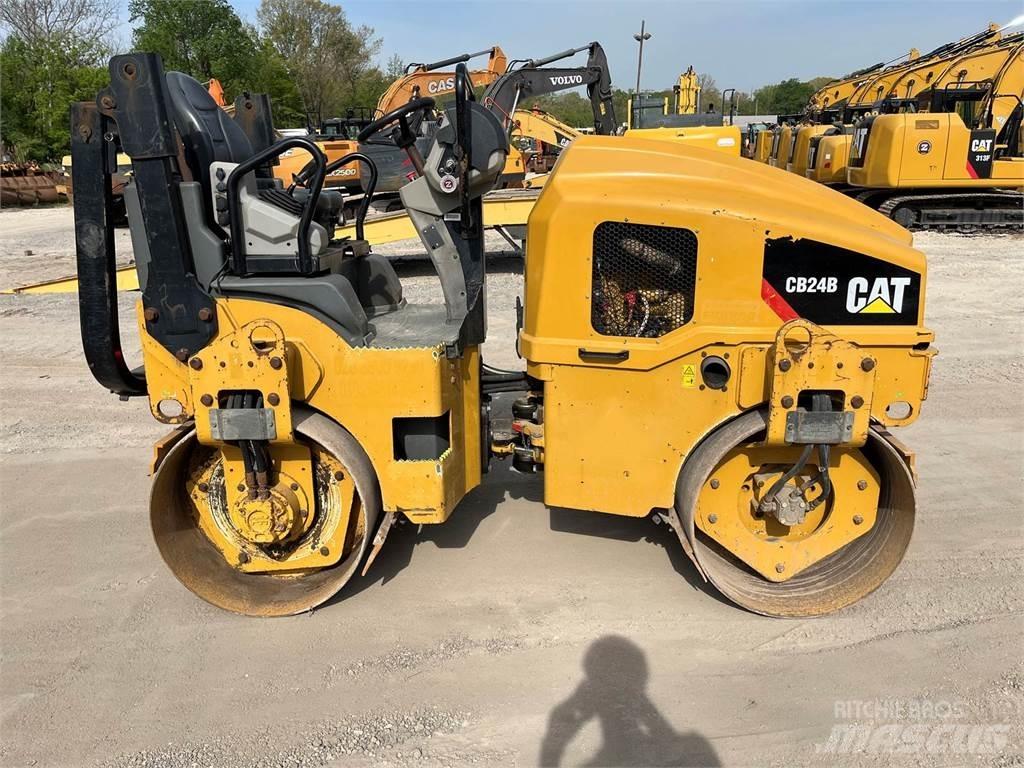 CAT CB24B Tek tamburlu silindirler