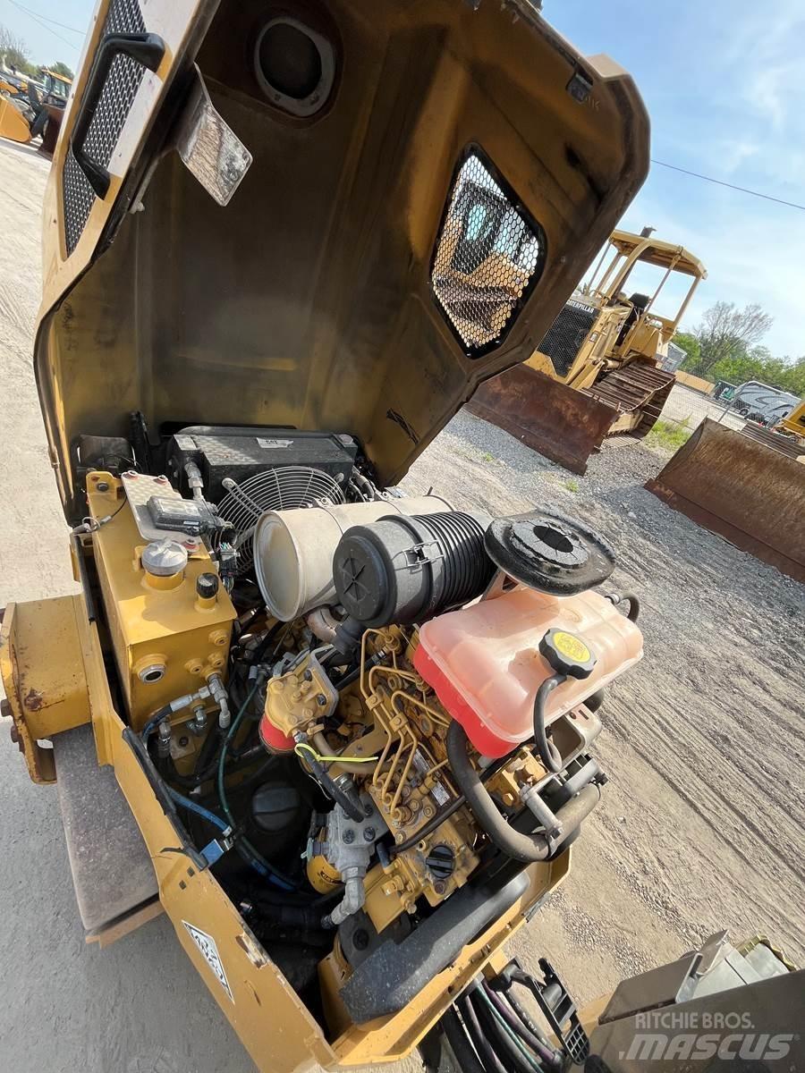 CAT CB24B Tek tamburlu silindirler