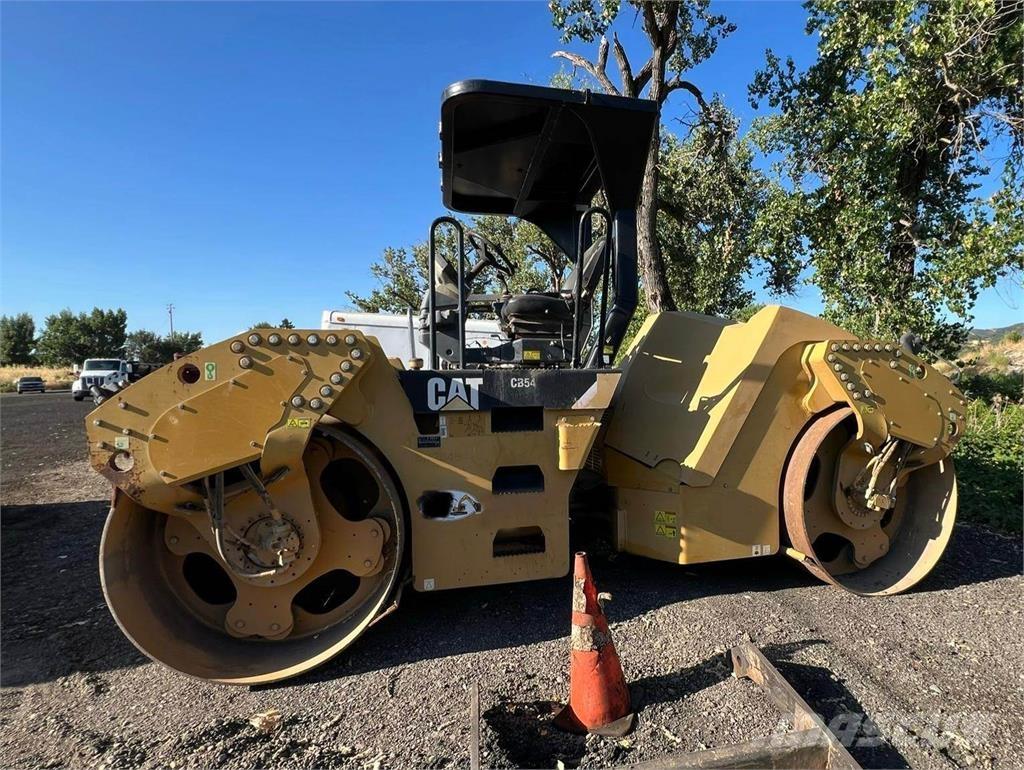 CAT CB54 Tek tamburlu silindirler