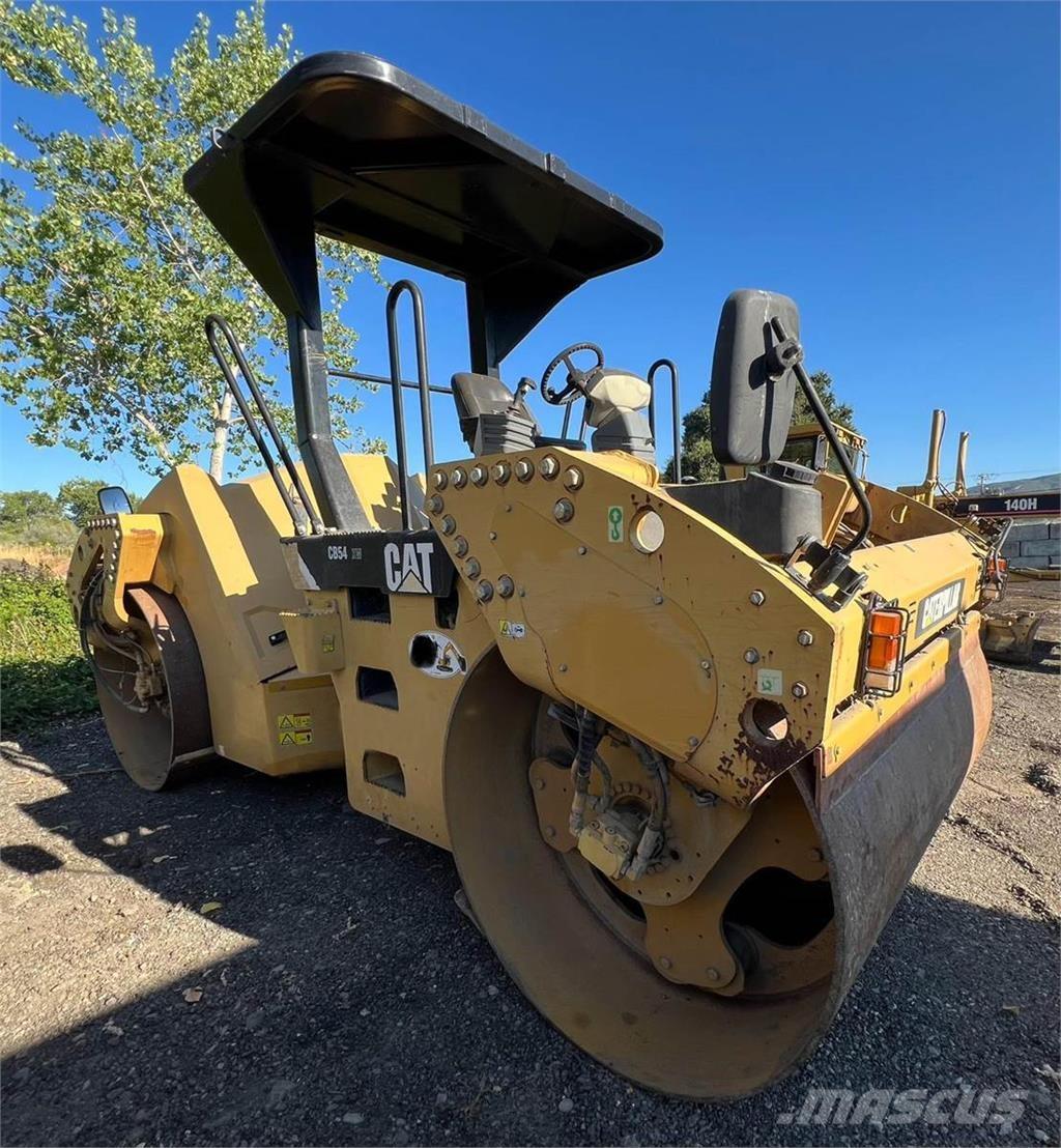 CAT CB54 Tek tamburlu silindirler