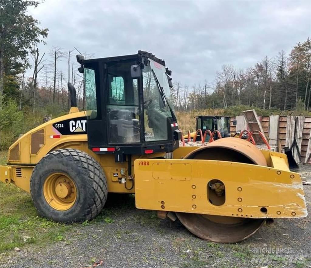 CAT CS74 Tek tamburlu silindirler