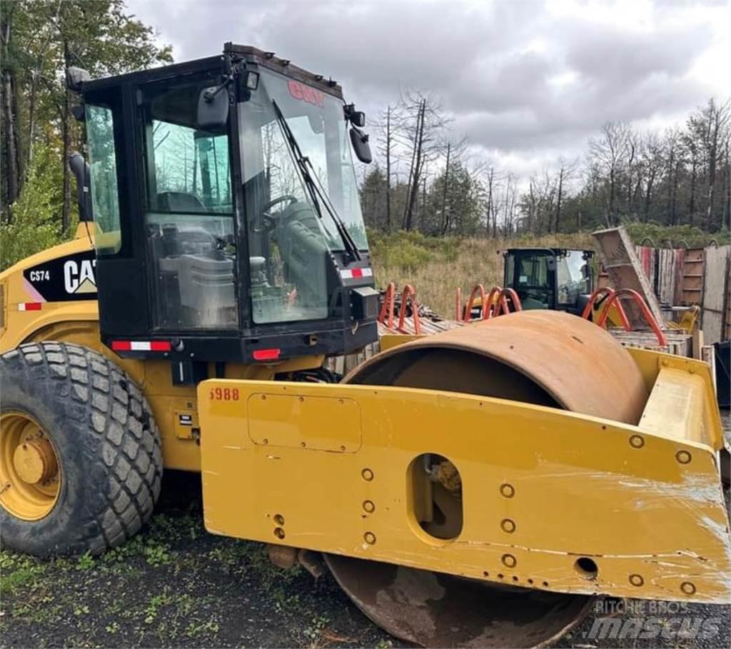 CAT CS74 Tek tamburlu silindirler