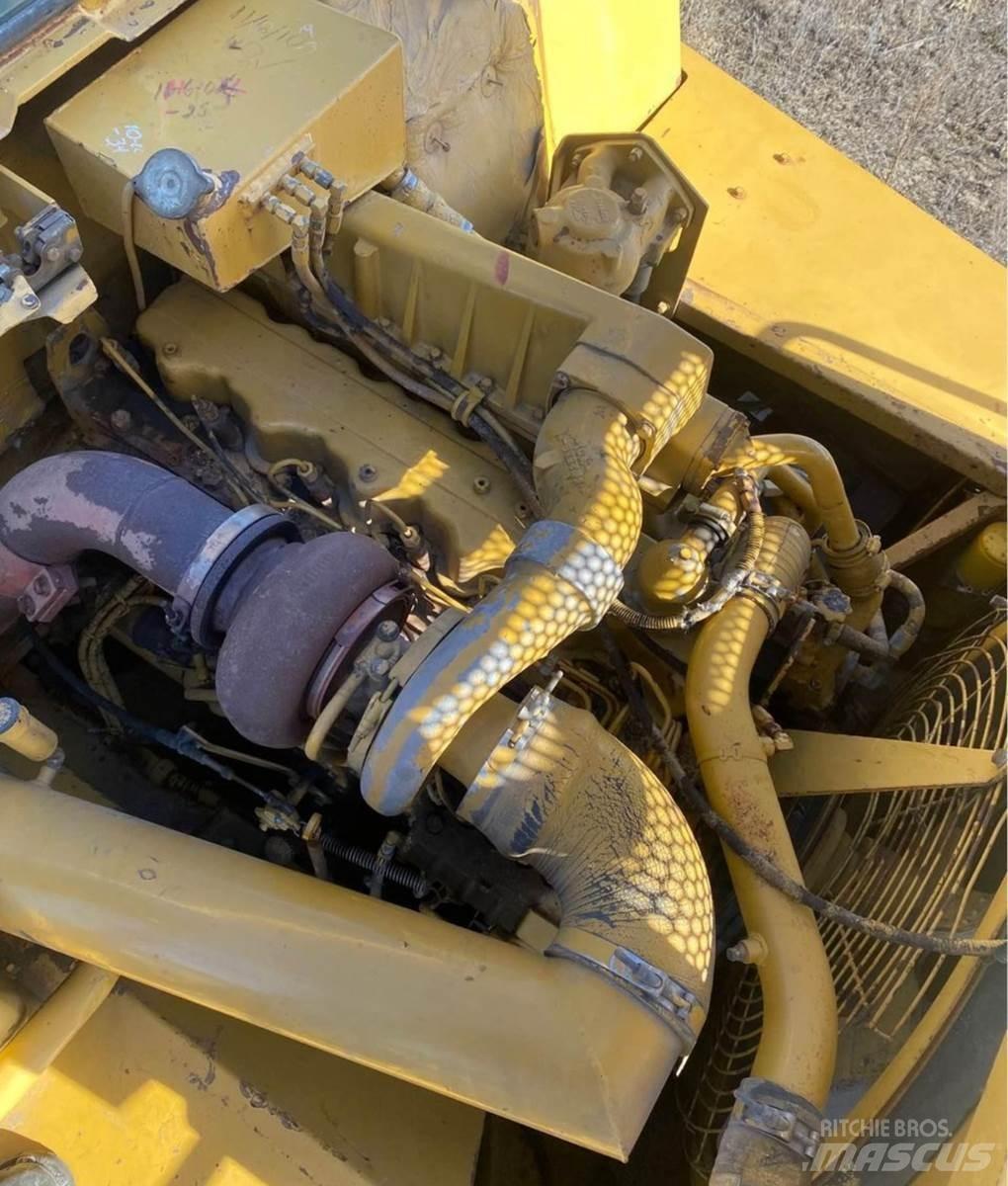 CAT D250B Belden kirma kaya kamyonu
