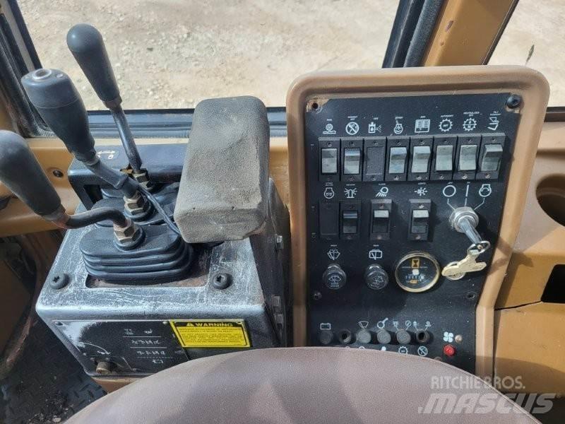 CAT IT28F Tekerlekli yükleyiciler