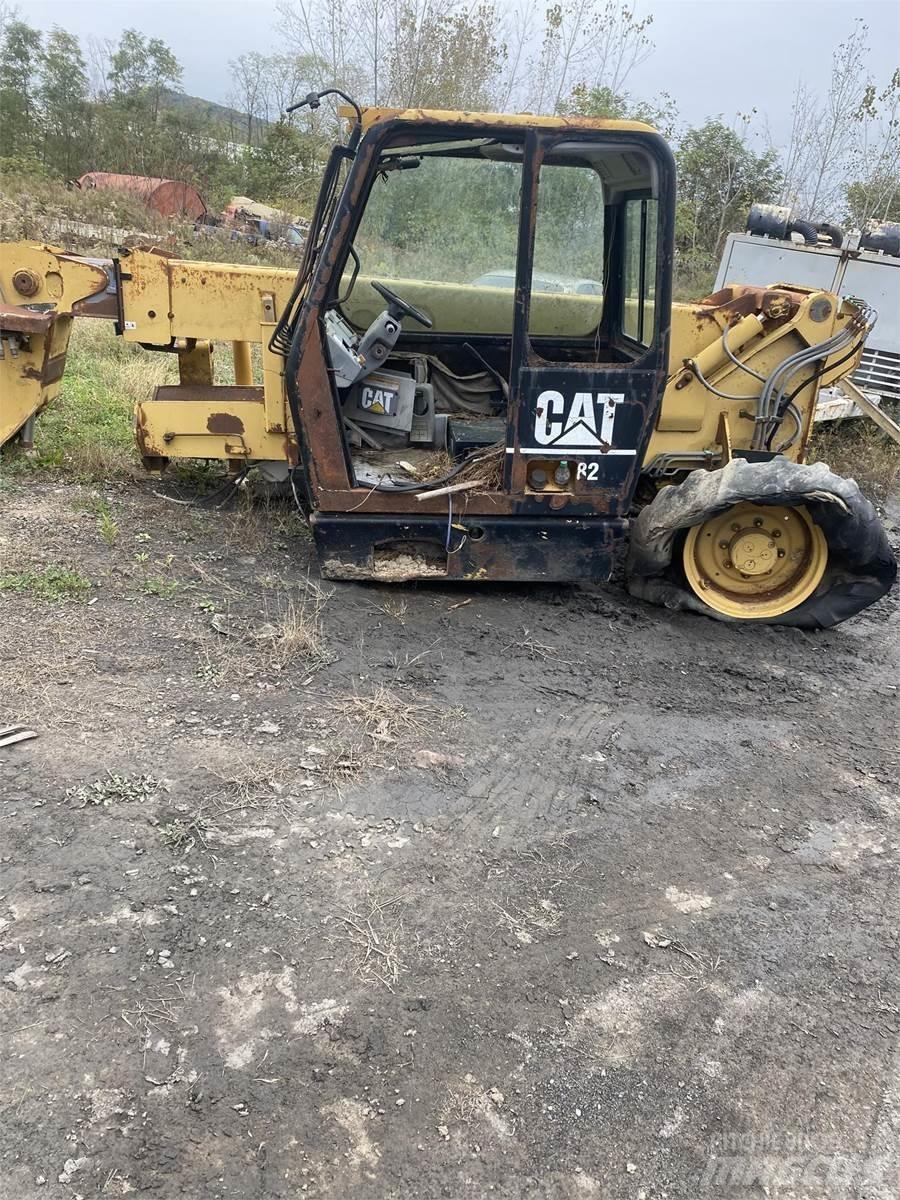 CAT TH82 Teleskopik yükleyiciler