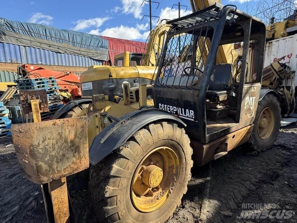 CAT TH83 Teleskopik yükleyiciler