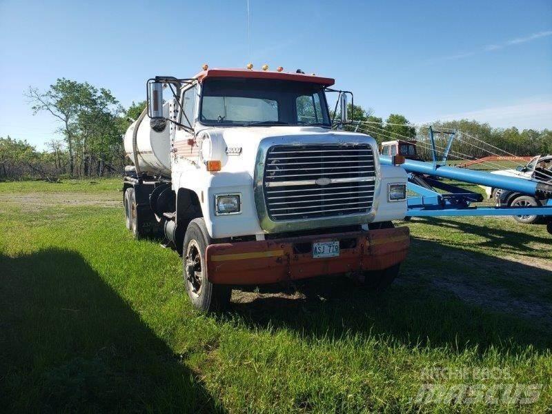 Ford L8000 Tankerli kamyonlar