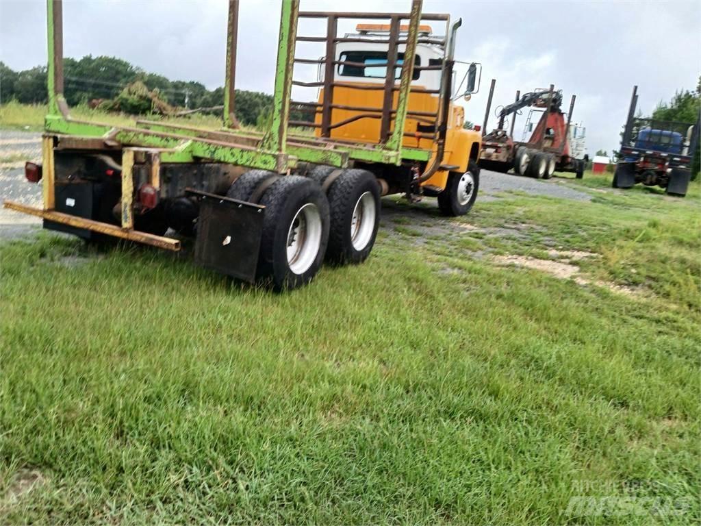 Ford L8000 Tomruk kamyonlari