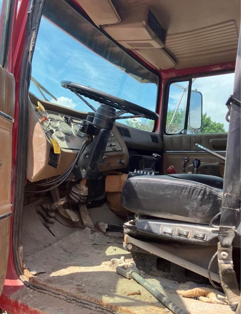 Ford L9000 Tankerli kamyonlar