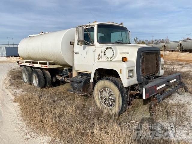 Ford L9000 Tankerli kamyonlar