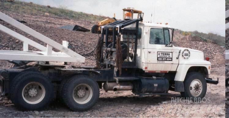 Ford LT9000 Düz Platformlu Oto Çekiciler/vinçli kamyonlar