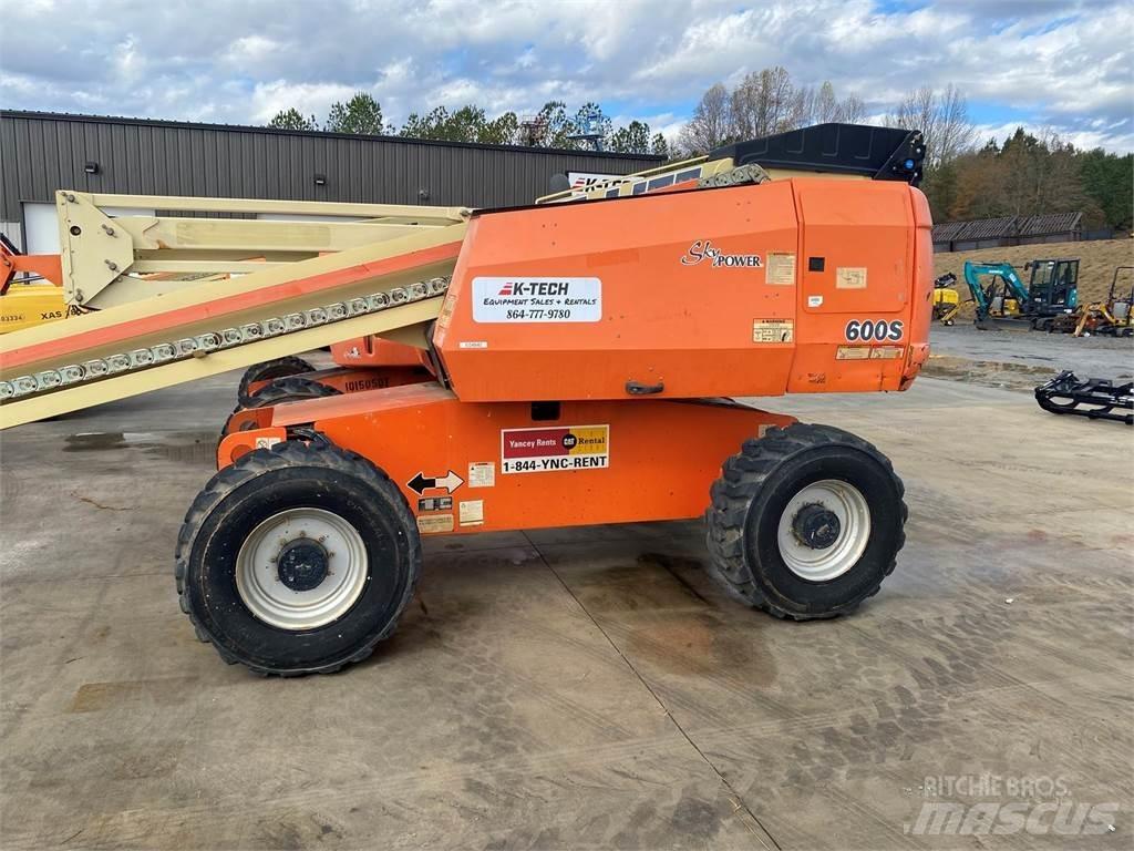 JLG 600S Teleskopik personel platformları
