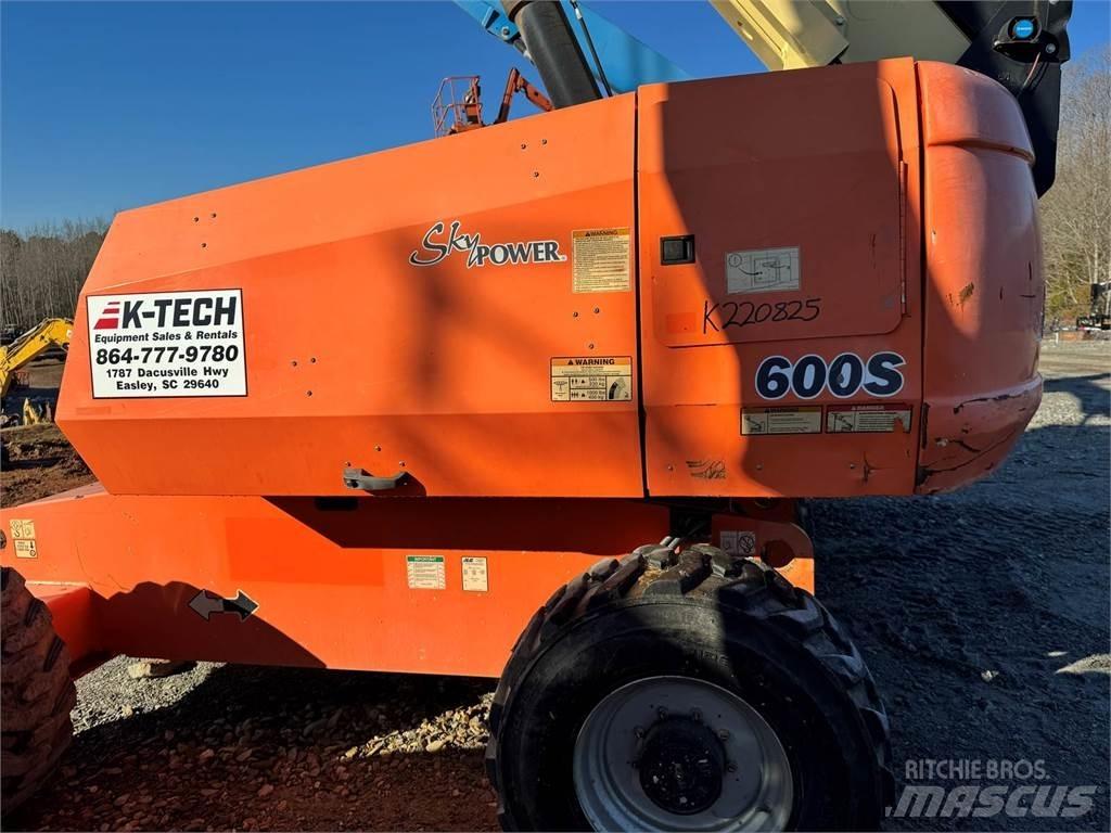 JLG 600S Teleskopik personel platformları