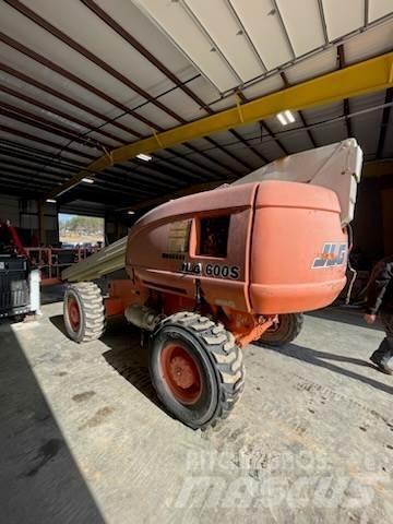 JLG 600S Teleskopik personel platformları