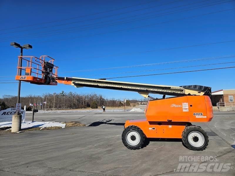 JLG 600S Teleskopik personel platformları