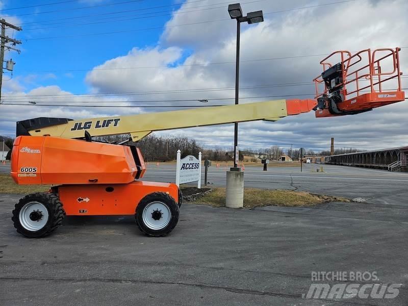 JLG 600S Teleskopik personel platformları