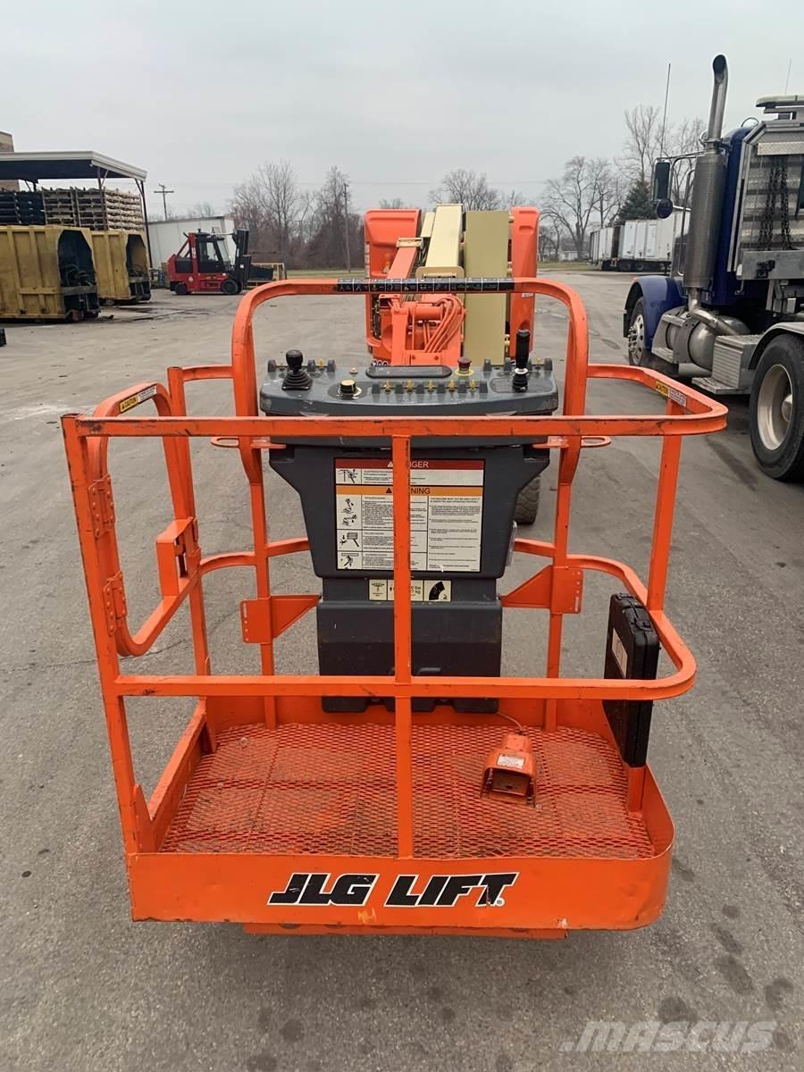 JLG E300AJ Personel Platformları ve Cephe Asansörleri